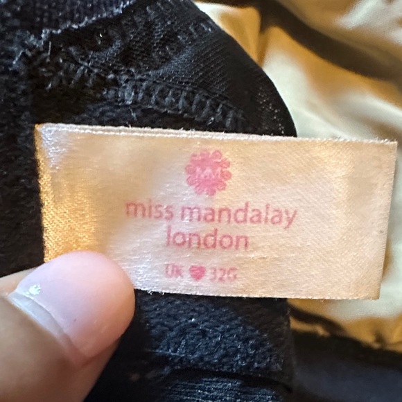 Elegant Black Lace Bralette - Picture 2 of 3